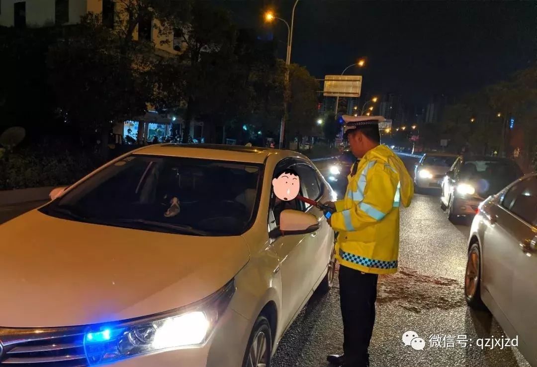 隔夜酒驾曝光，男子驾车至交警队接受检测被测出酒驾行为