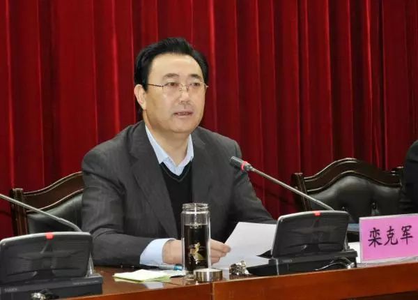 汉川市新任市长翁晔引领科技革新，智能生活新篇章开启，重磅揭晓高科技产品亮相时刻