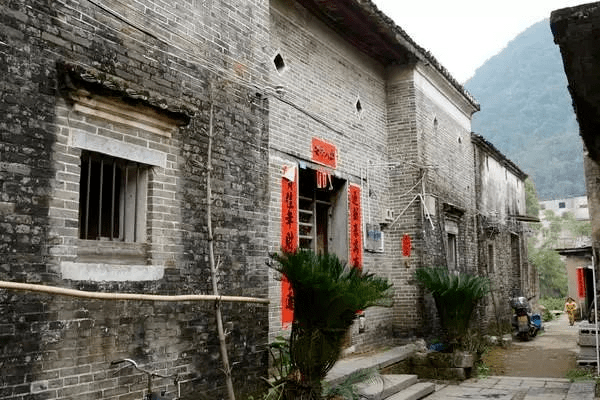 揭秘威远零距离，12月1日热门新闻事件与小巷深处的特色小店