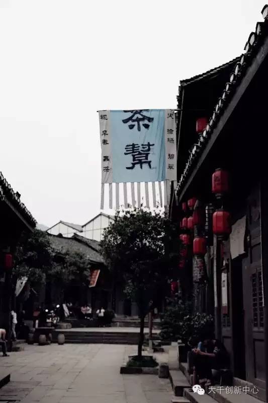 探秘十二月特色小店，全国直播之旅的巷陌深处