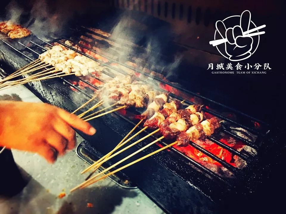 贵港深夜炸串事件揭秘，美食背后的故事，隐藏视频最新曝光