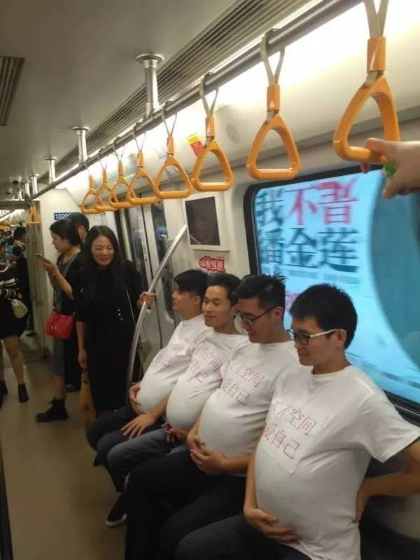 成都地铁乘客突发晕倒事件，关注安全，共建文明乘车环境